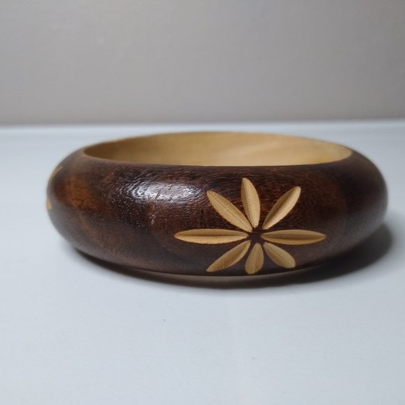 Vintage Wood Flower Bangle - Picture 2 of 13